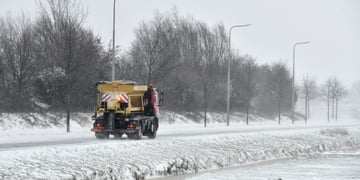 strooiwagen in de sneeuw 